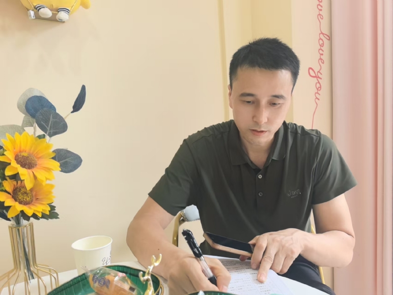 笑看一切的第二张照片--阜阳相亲服务中心