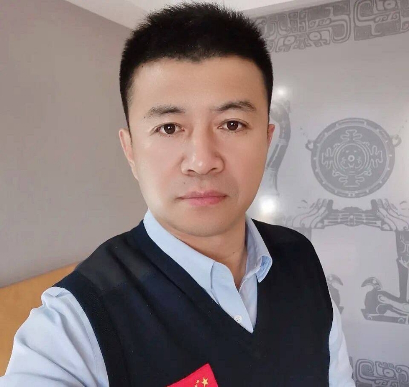 生在红旗下的第二张照片--阜阳相亲服务中心