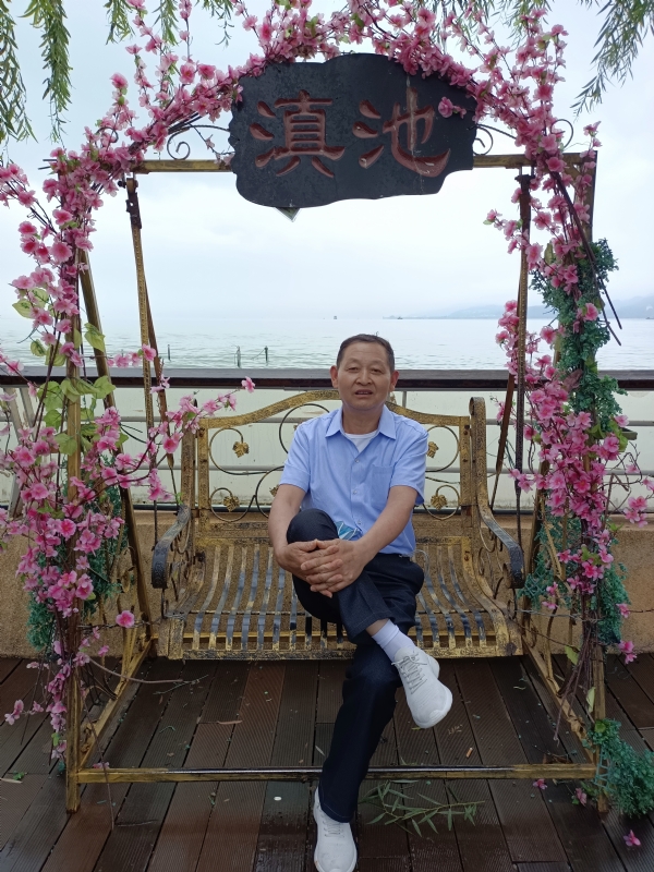 奋斗的第一张照片--阜阳相亲服务中心