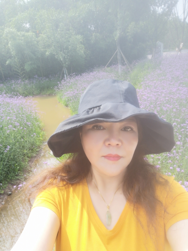 宛霞的第三张照片--阜阳相亲服务中心