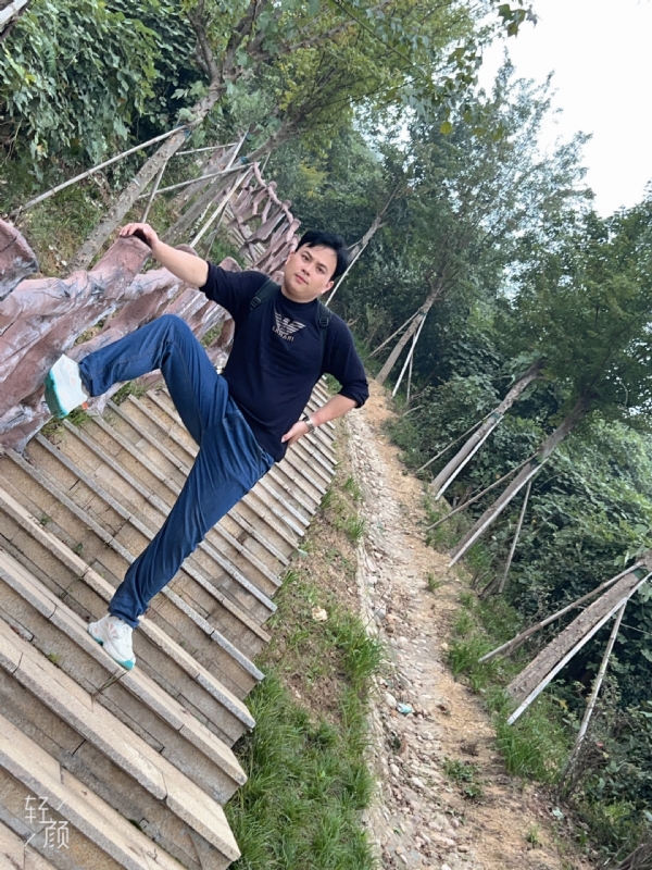 择一人白头偕老的第二张照片--阜阳相亲服务中心