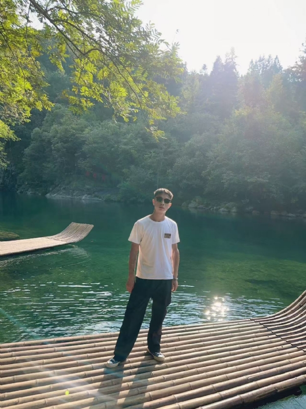 林言的第三张照片--阜阳相亲服务中心