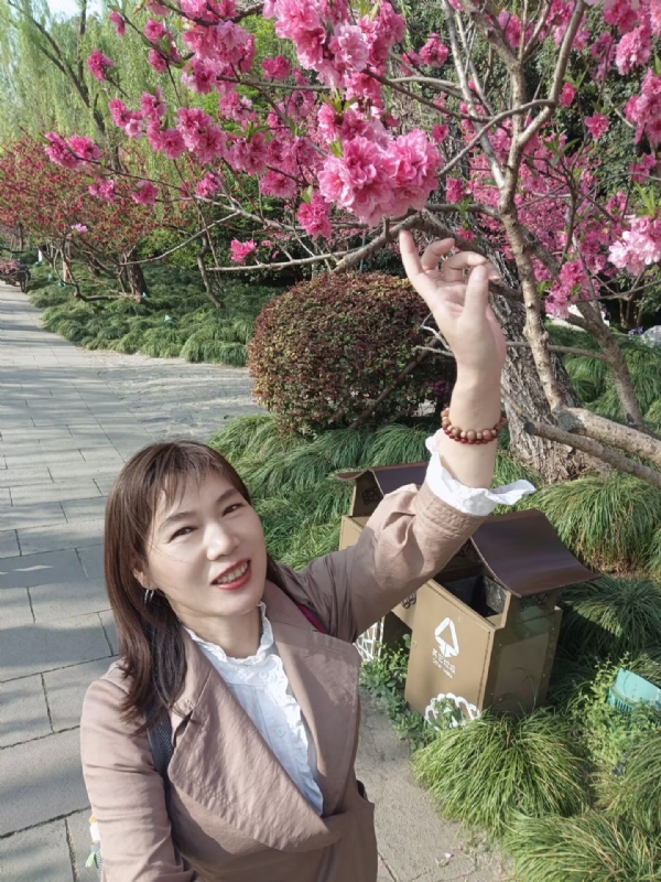 丽娜的第四张照片--阜阳相亲服务中心