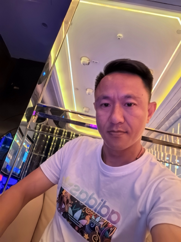 辞岸的第一张照片--阜阳相亲服务中心