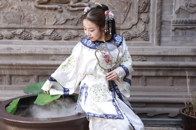 认真的雪的第一张照片--阜阳相亲服务中心